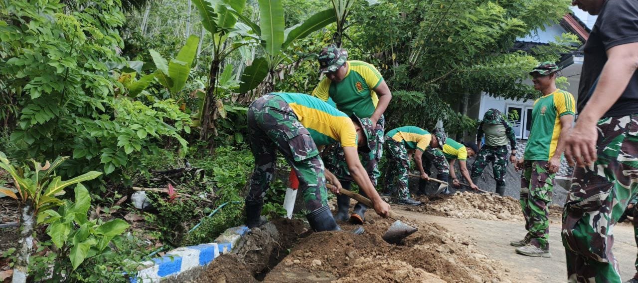 Pengerjaan jalur pipanisasi oleh Satgas TNI Manunggal Membangun Desa (TMMD) ke-126 Kodim 0818/Malang-Batu terus menunjukkan kemajuan signifikan